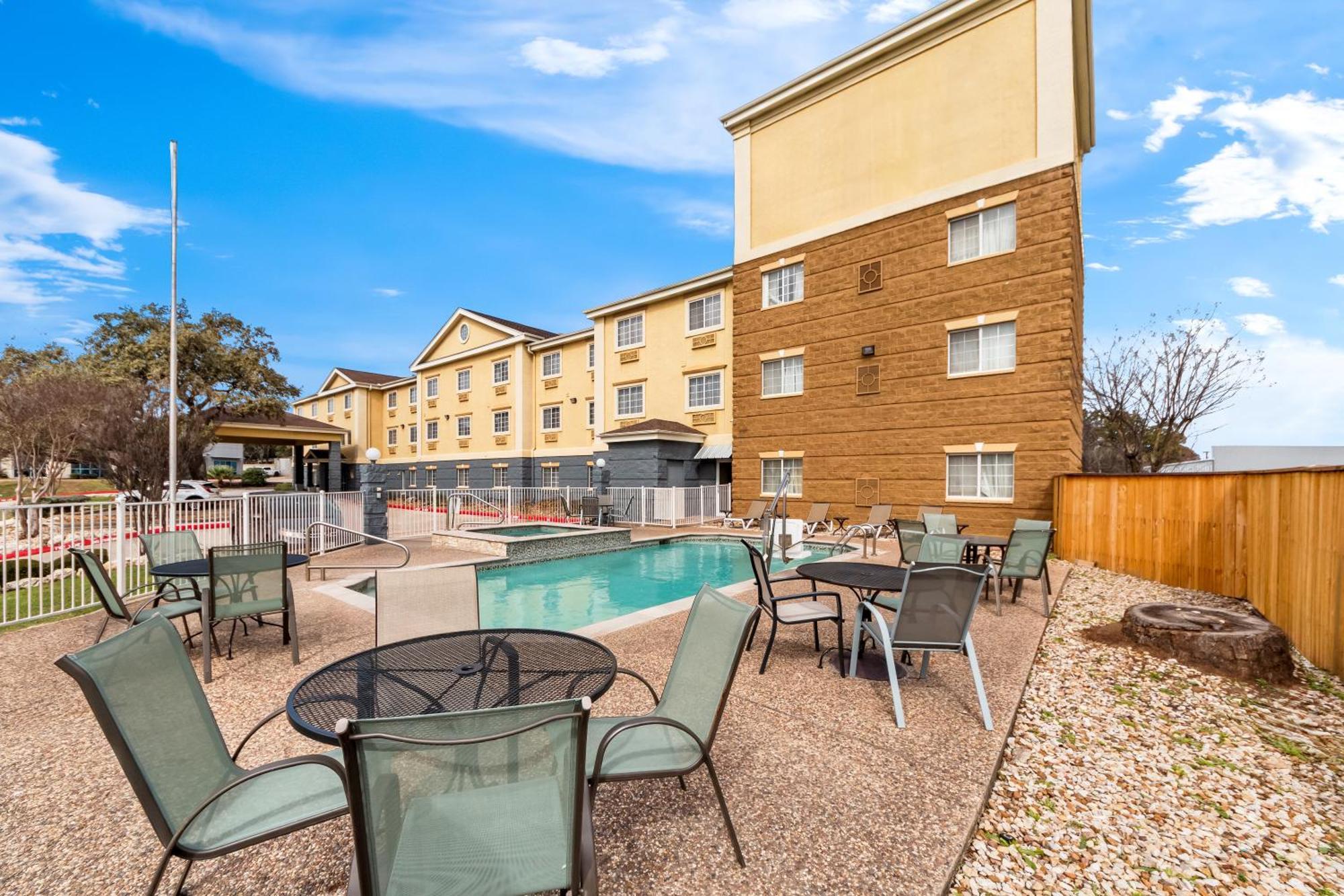Quality Inn & Suites Airport North - Stone Oak San Antonio Exterior foto