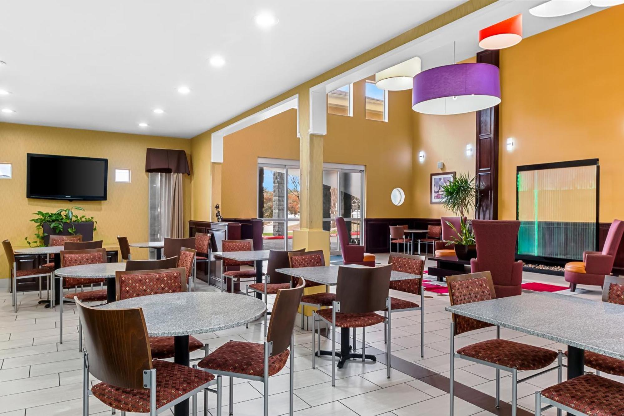 Quality Inn & Suites Airport North - Stone Oak San Antonio Exterior foto